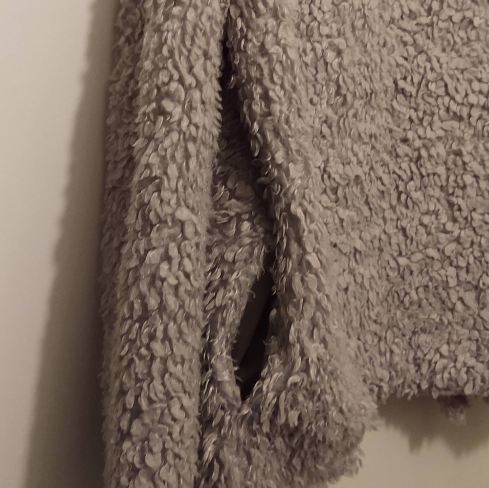 Cozy Gray Faux Fur Jacket - Picture 7 of 7